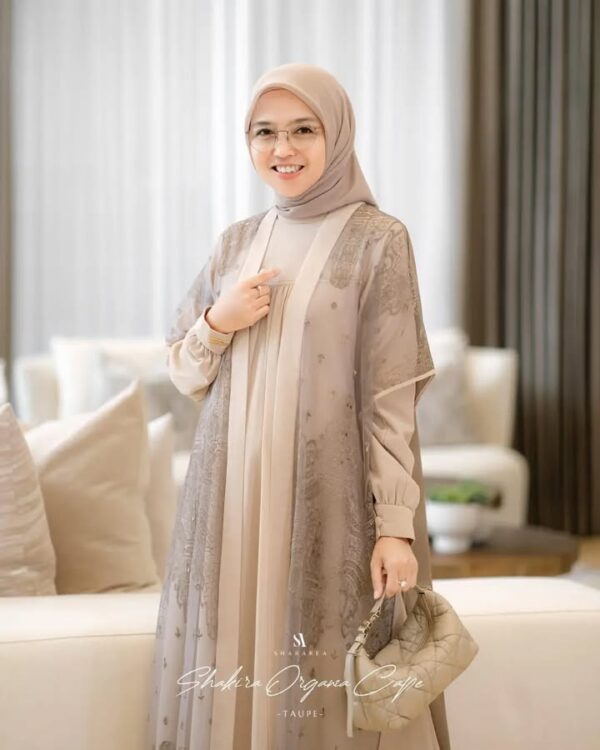Shakira Organza Cape - Image 2