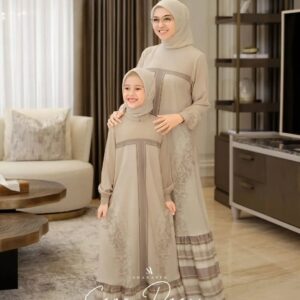 Serra Dress Mom