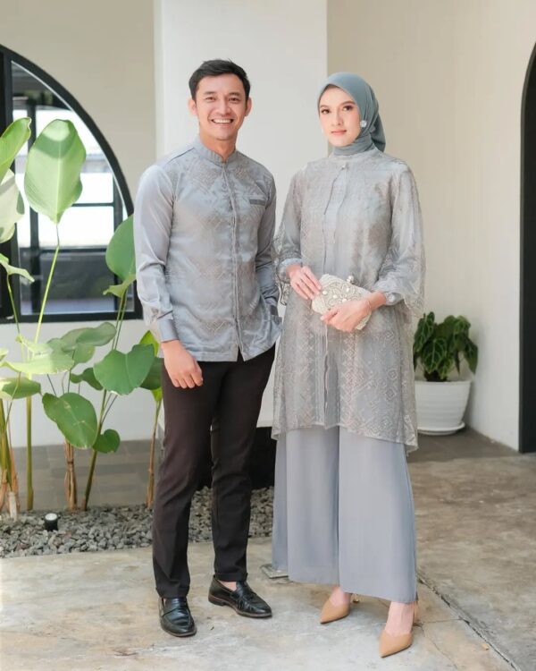 Mika Oneset Couple - Image 2