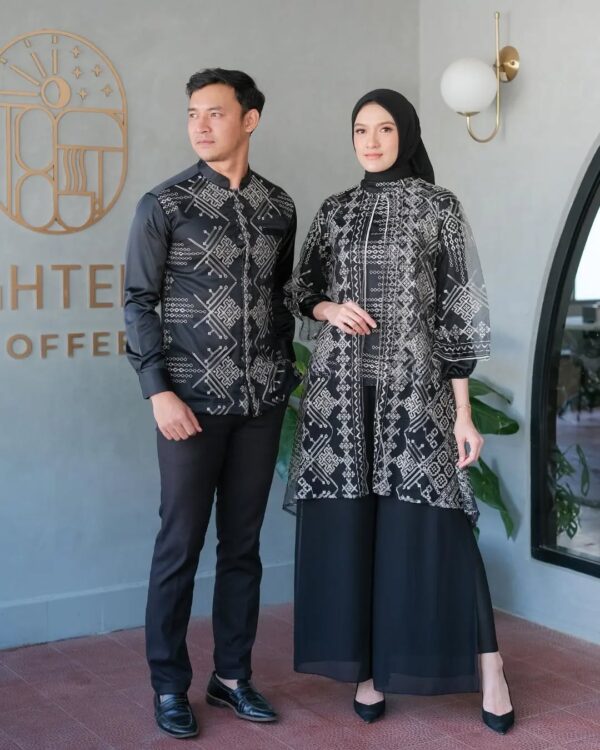 Mika Oneset Couple - Image 3