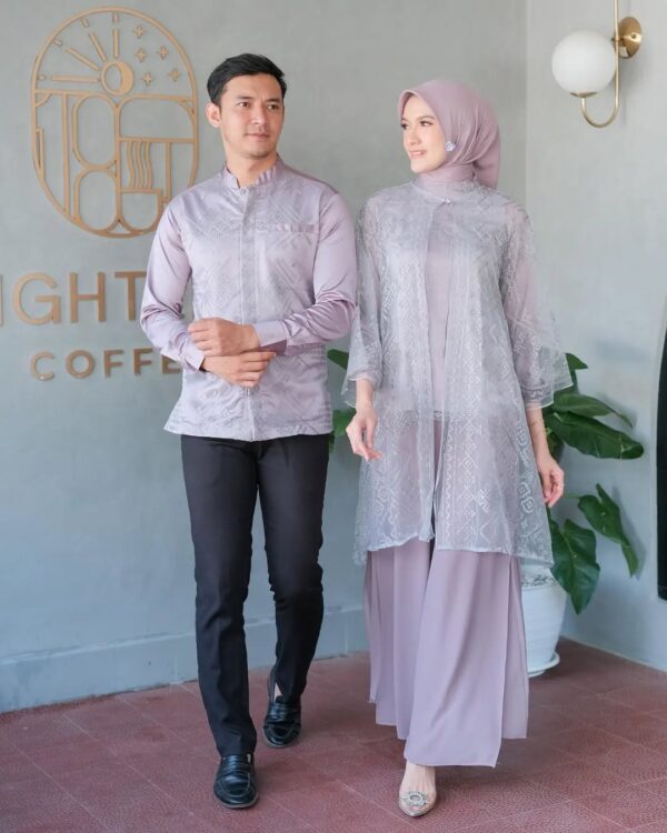 Mika Oneset Couple - Image 4