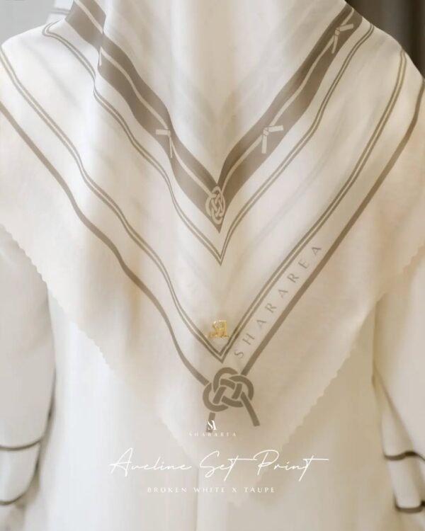 Aveline Set Print - Image 3