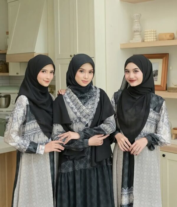 Yameena Family - Image 26