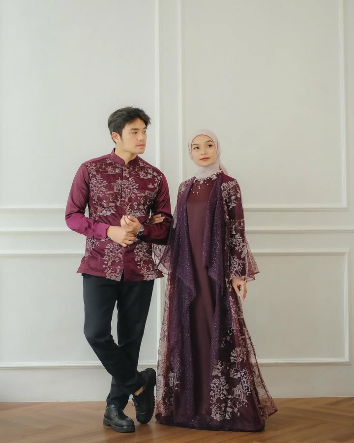Olivia Couple Burgundy