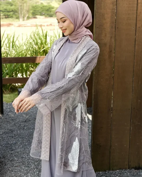 Selina Oneset - Taro - Image 4