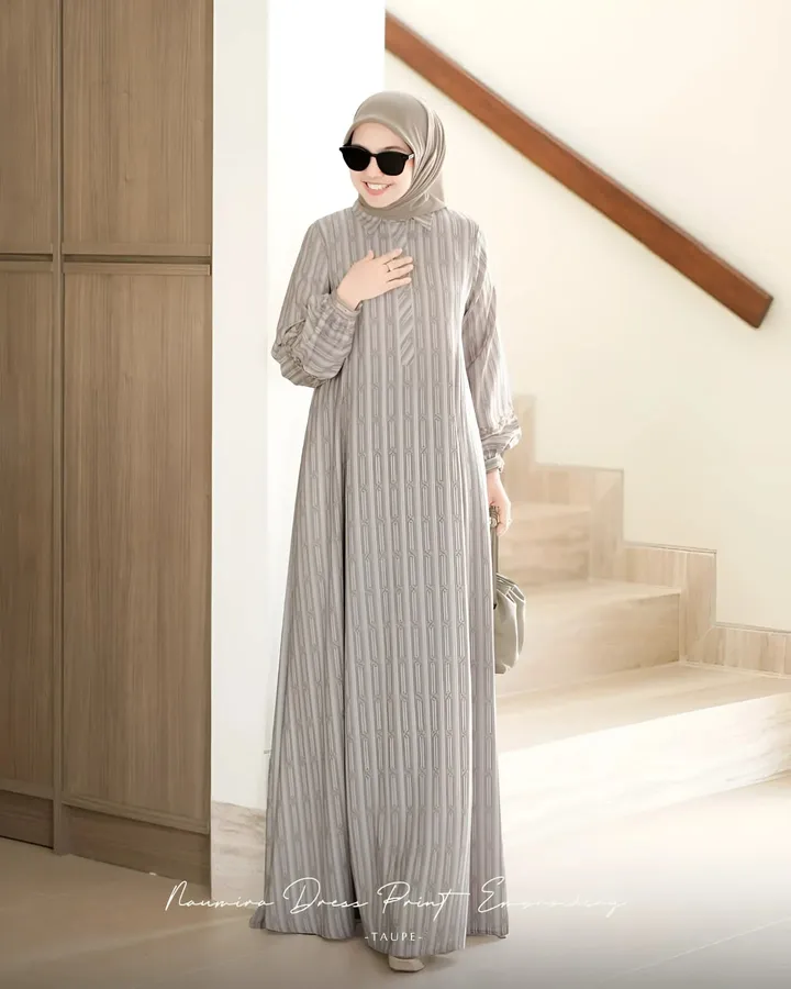 Naumira Dress Print Embroidery