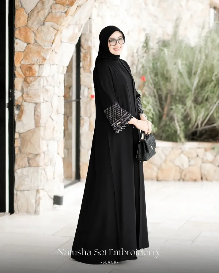 Natusha Set Embroiderry